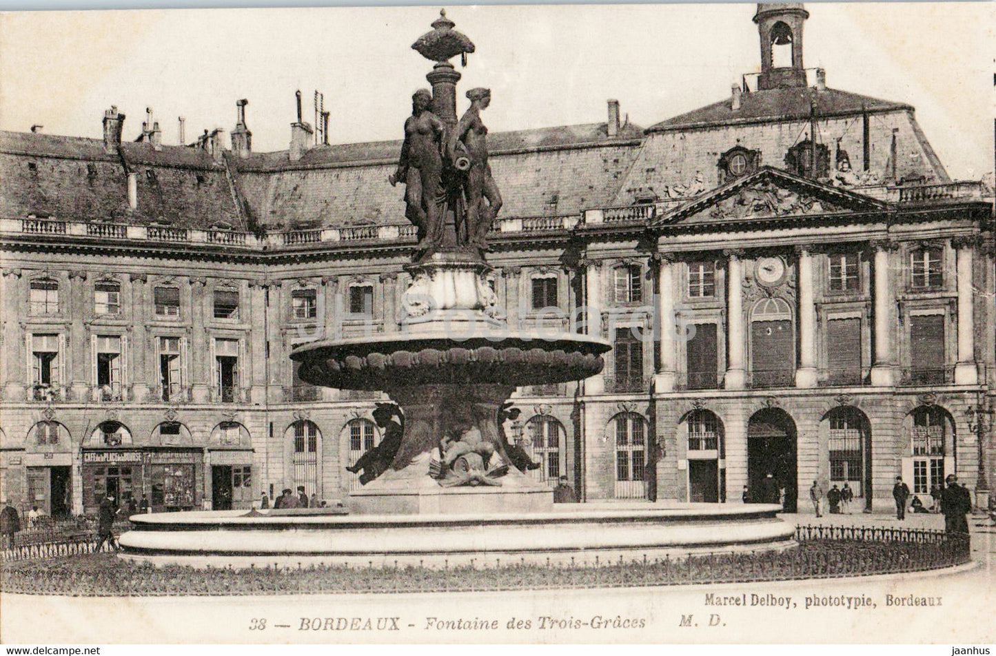 Bordeaux - Fontaine des Trois Graces - 38 - old postcard - France - unused - JH Postcards