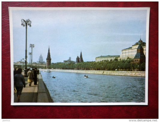 Moscow river at the Kremlin - 2817 - Kremlin - Moscow - old postcard - Russia USSR - unused - JH Postcards