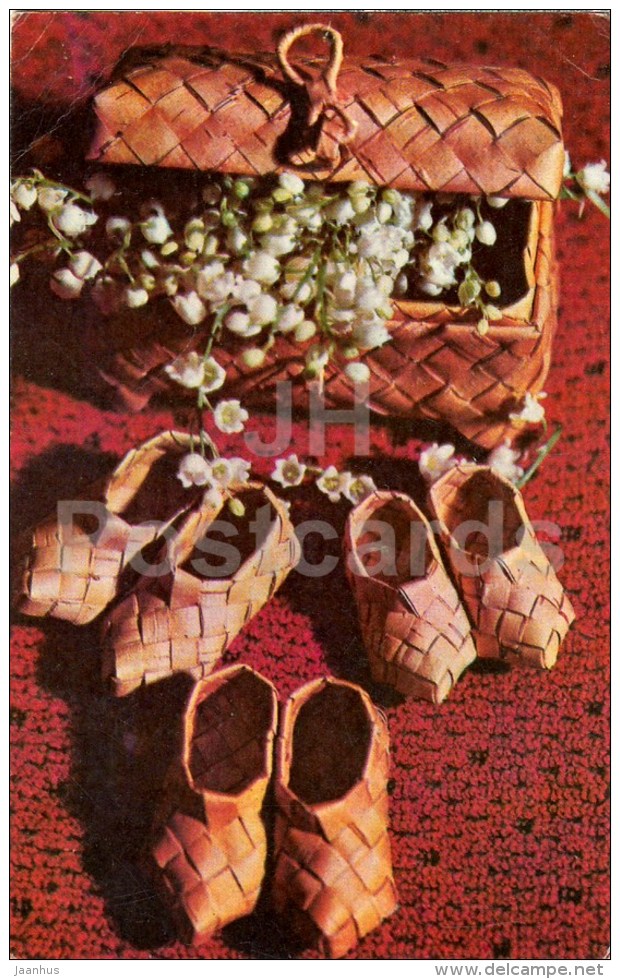 wooden shoes - wooden basket - Russian Souvenirs - 1970 - Russia USSR - unused - JH Postcards