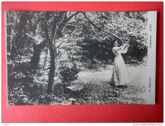 painting by E. Lefont - woman - apple tree - 12389 - russian art - sent from Petrograd to Estonia Imperial Russia 1915 - JH Postcards