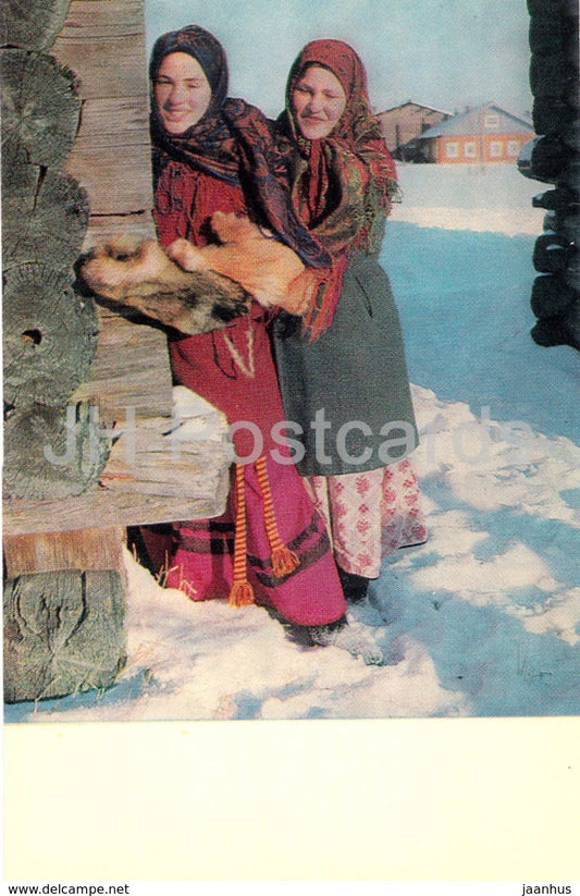 In the Kevrola Village - Girls in Folk Costumes - White Sea Region - 1974 - Russia USSR - unused - JH Postcards