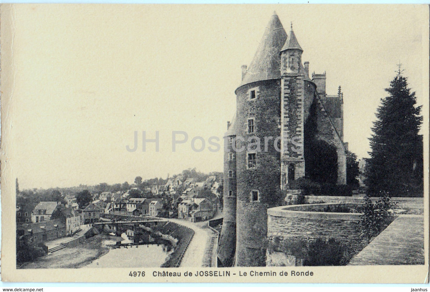 Chateau de Josselin - Le Chemin de Ronde - castle - 4976 - old postcard - France - unused - JH Postcards