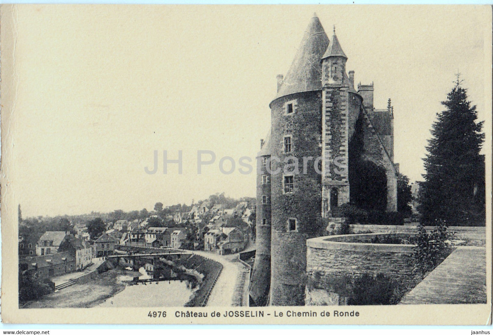 Chateau de Josselin - Le Chemin de Ronde - castle - 4976 - old postcard - France - unused - JH Postcards