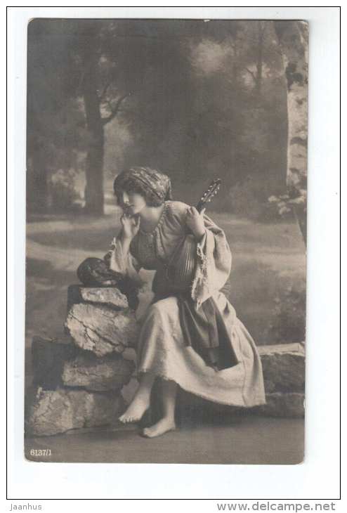 Lady with Mandolin -  6137/1 - old postcard - circulated in Estonia 1922  - used - JH Postcards