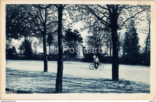 Le Perreux sur Marne - Place de la Mairie et le Monument aux Morts - 22 - old postcard - France - used - JH Postcards