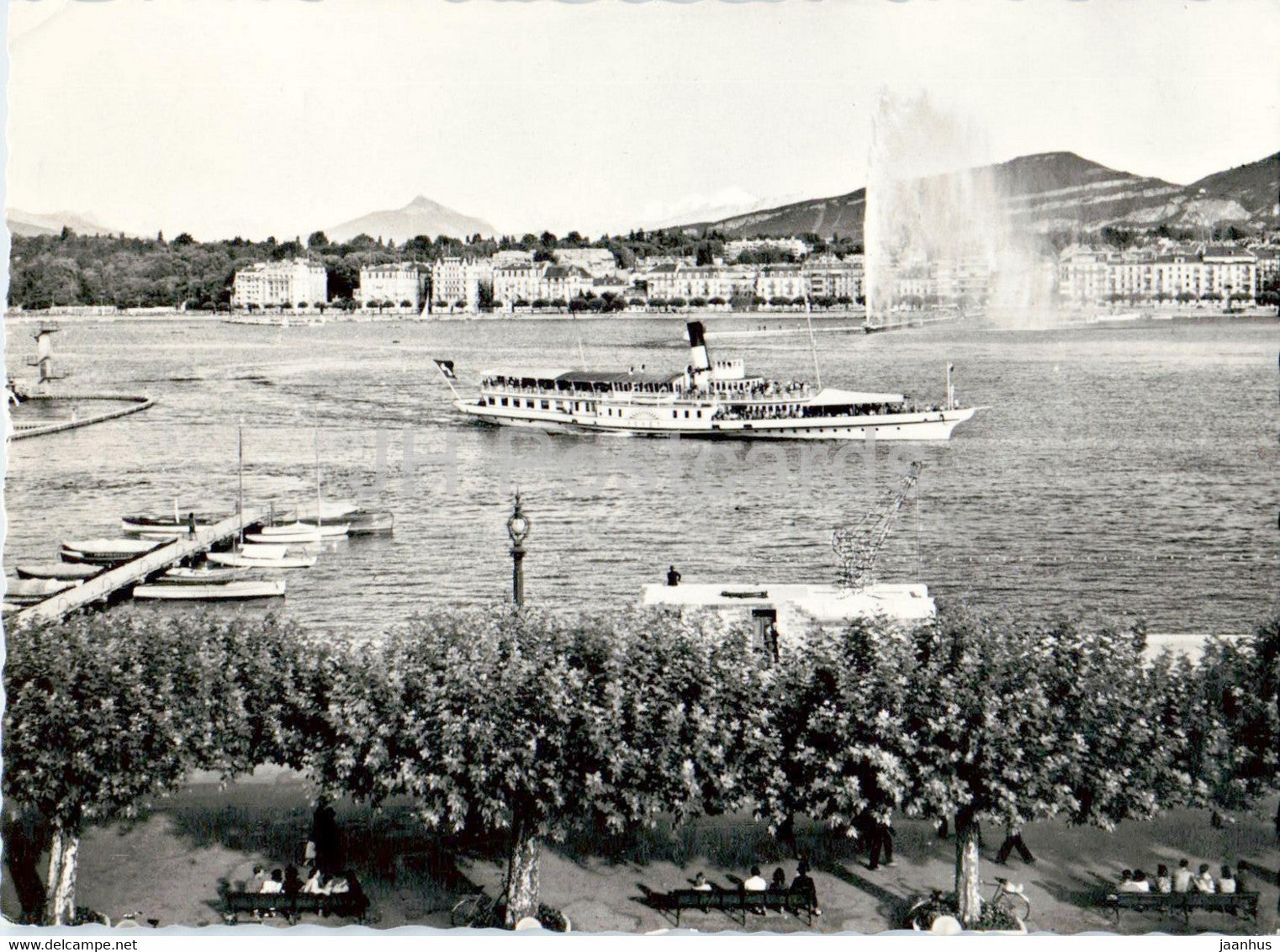 Geneve - Le Jet d' Eau - ship - 151 - old postcard - 1957 - Switzerland - used - JH Postcards