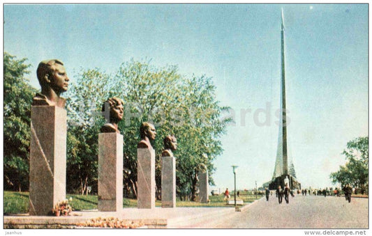 Avenue of spacemen by the monument to Space Conquerors - Moscow - 1969 - Russia USSR - unused - JH Postcards