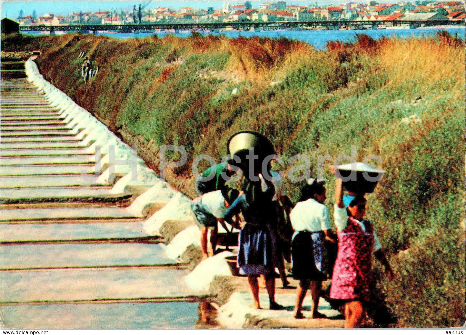 Figueira da Foz - Salters carrying salt - 939 - Portugal - unused - JH Postcards