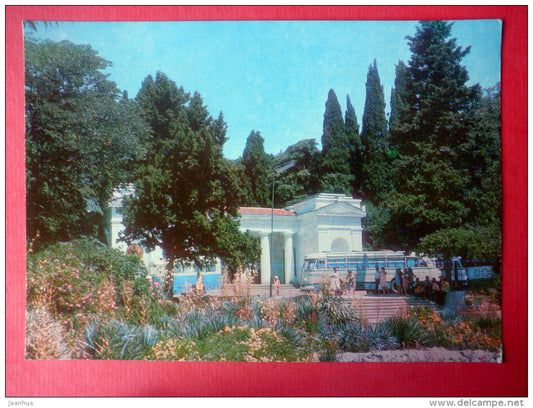 At the entrance to the Lower park - Nikitsky Botanical Garden - Yalta - Crimea - 1972 - Ukraine USSR - unused - JH Postcards