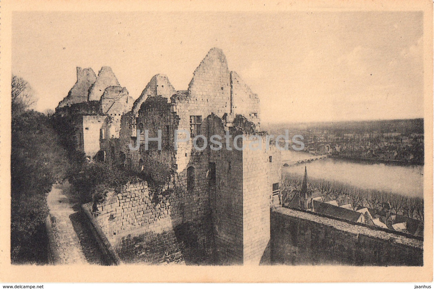 Chinon - Le Chateau du Milieu - castle - 20 - old postcard - France - unused