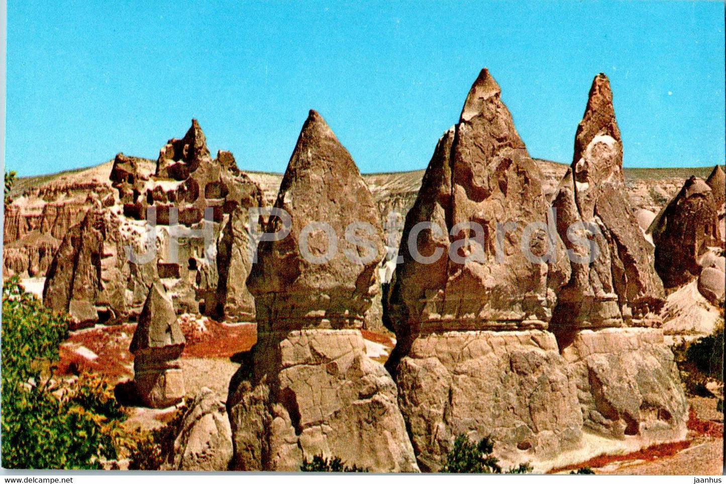 Nevsehir - The fairy chimneys and the ruined first Christian refugees near Zelve - 50-48 - Turkey - unused - JH Postcards