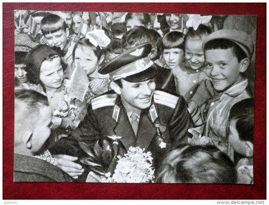 children meeting with Yuri Gagarin - cosmonaut - Yuri Gagarin - 1969 - Russia USSR - unused - JH Postcards