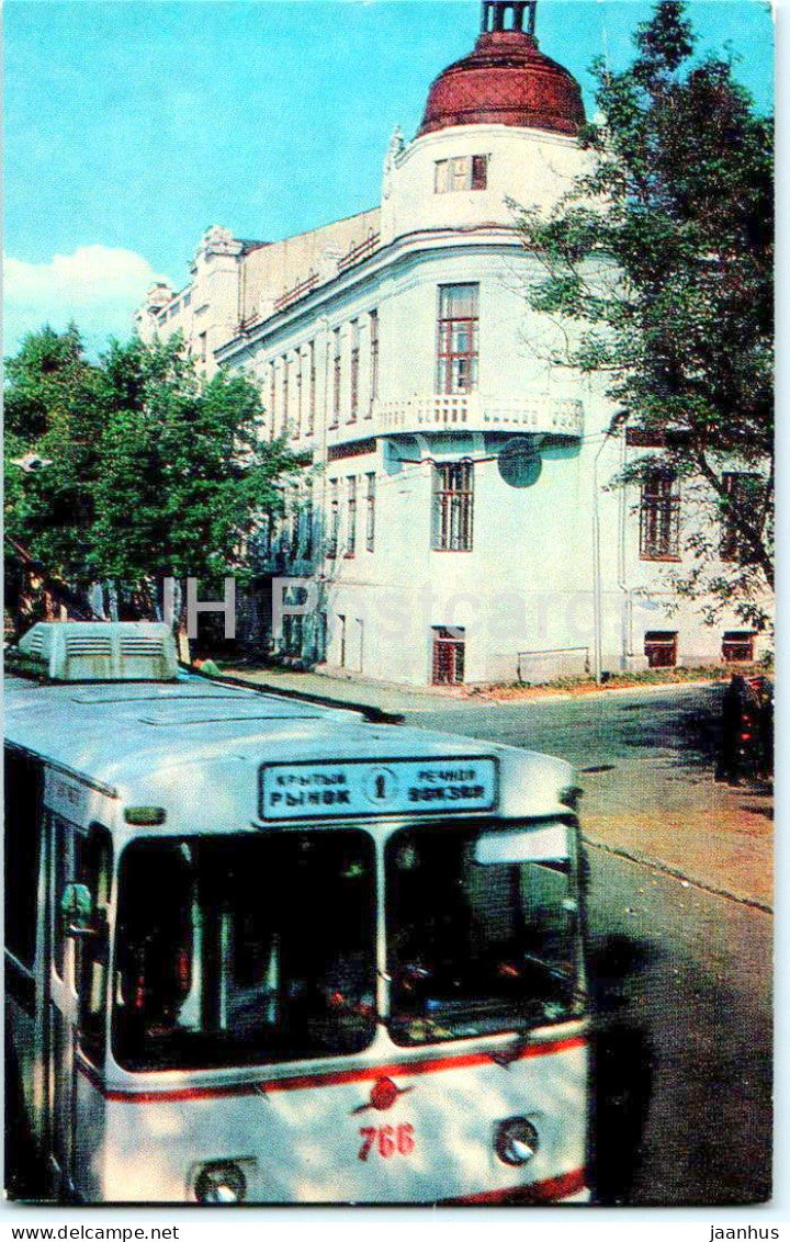Samara - Kuybyshev - one of the buildings of the medical institute - trolleybus - bus - 1979 - Russia USSR - unused - JH Postcards