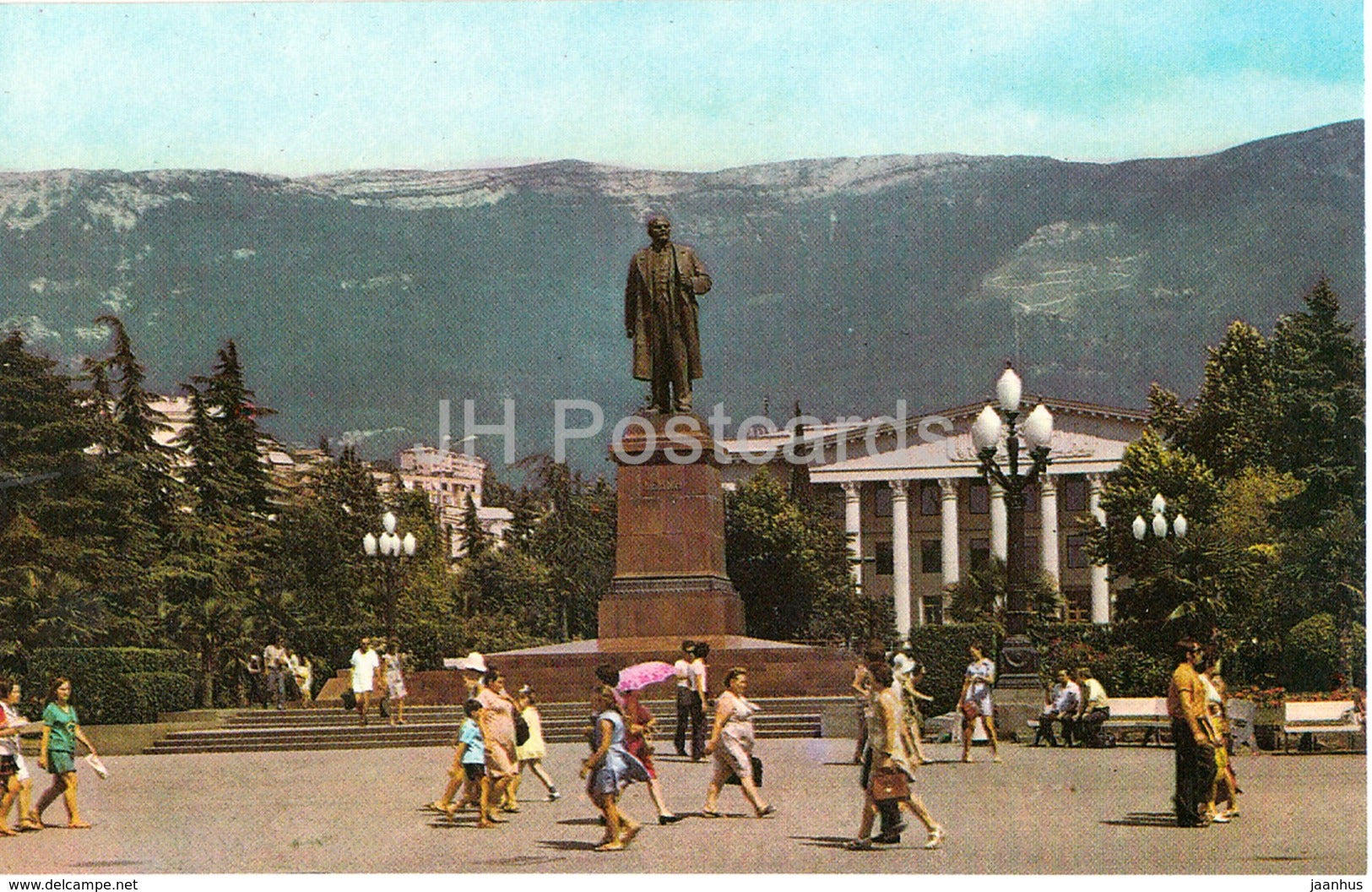 Yalta resort - monument to Lenin - 1976 - Ukraine USSR - unused - JH Postcards