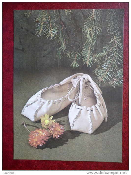 New Year Greeting card - old leather shoes - flowers - 1986 - Estonia USSR - used - JH Postcards
