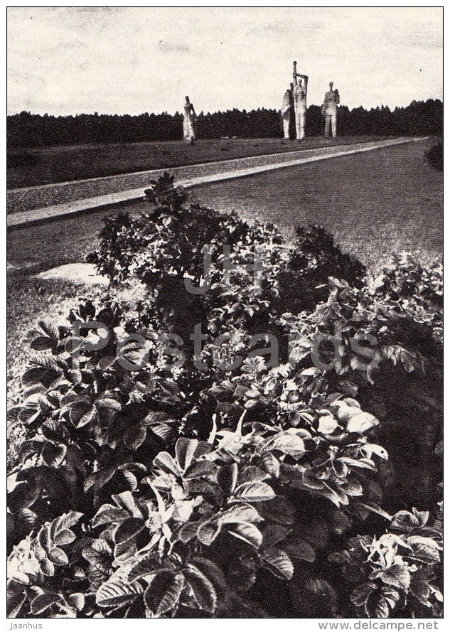 sculptures - Salaspils Concentration Camp Memorial - 1987 - Latvia USSR - unused - JH Postcards