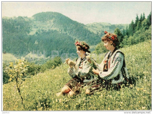 In a mountain valley - women in folk costumes - Carpathian Mountains - Karpaty - 1969 - Ukraine USSR - unused - JH Postcards