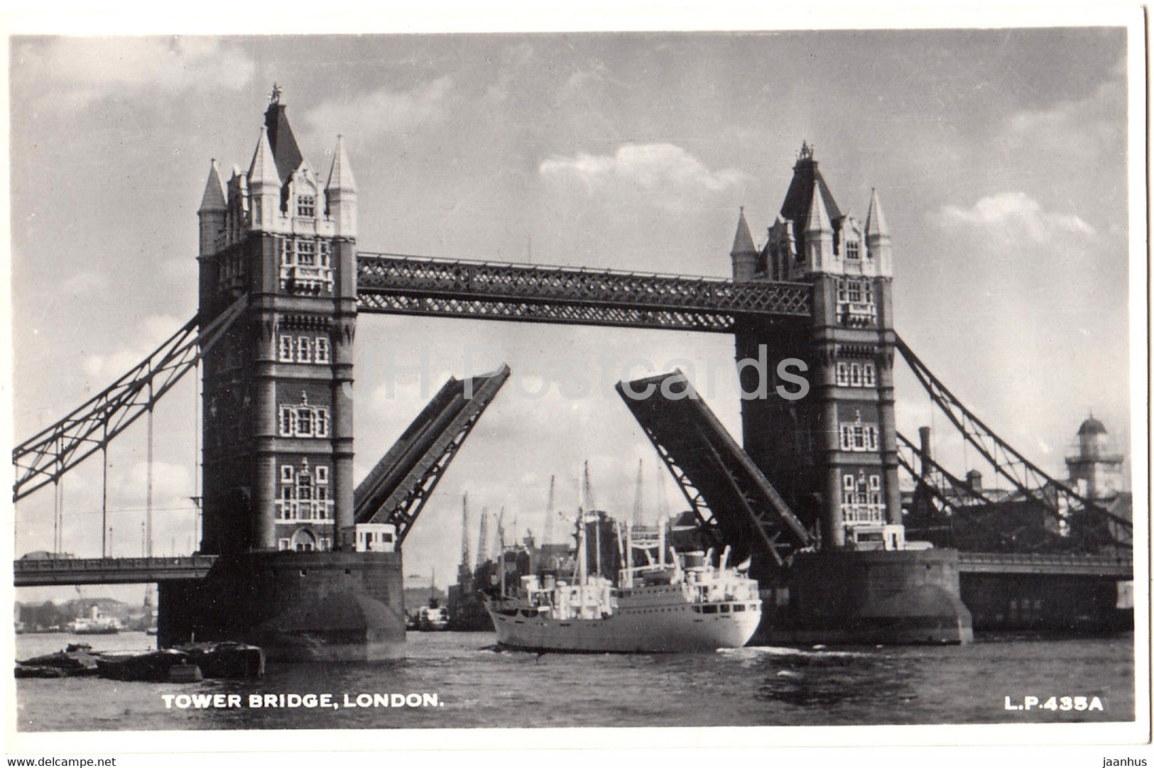 London - Tower Bridge - ship - England - United Kingdom - unused - JH Postcards