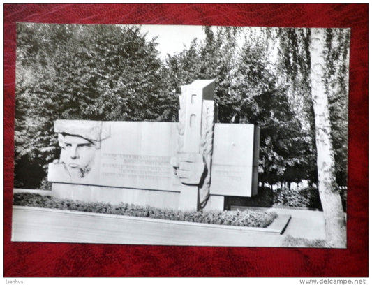monument to the hero of the Soviet Union F. Poletayev - Ryazan - 1980 - Russia USSR - unused - JH Postcards