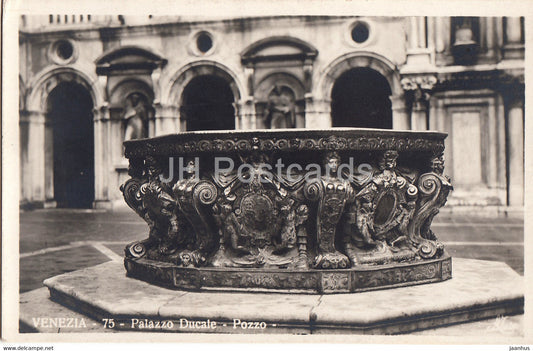 Venezia - Vendig - Venice - Palazzo Ducale - Pozzo - 75 - old postcard - Italy - unused - JH Postcards