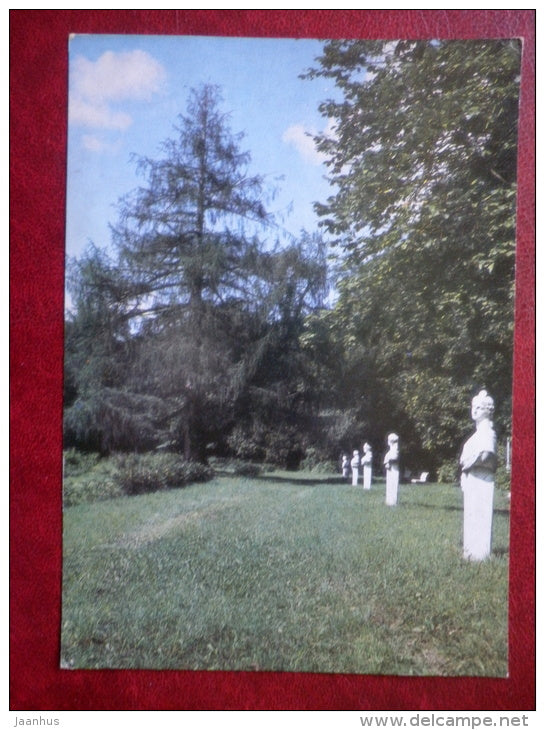 corner of the park with italian sculptures of 18th c. - Ostankino Palace Museum - Moscow - 1985 - Russia USSR - unused - JH Postcards