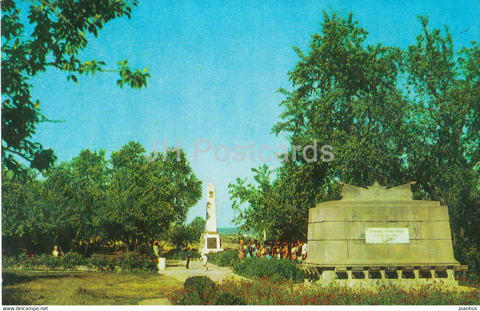 Bakhchysarai Museum - monument to the fighters of the Great October Revolution - 1975 - Ukraine USSR - unused - JH Postcards