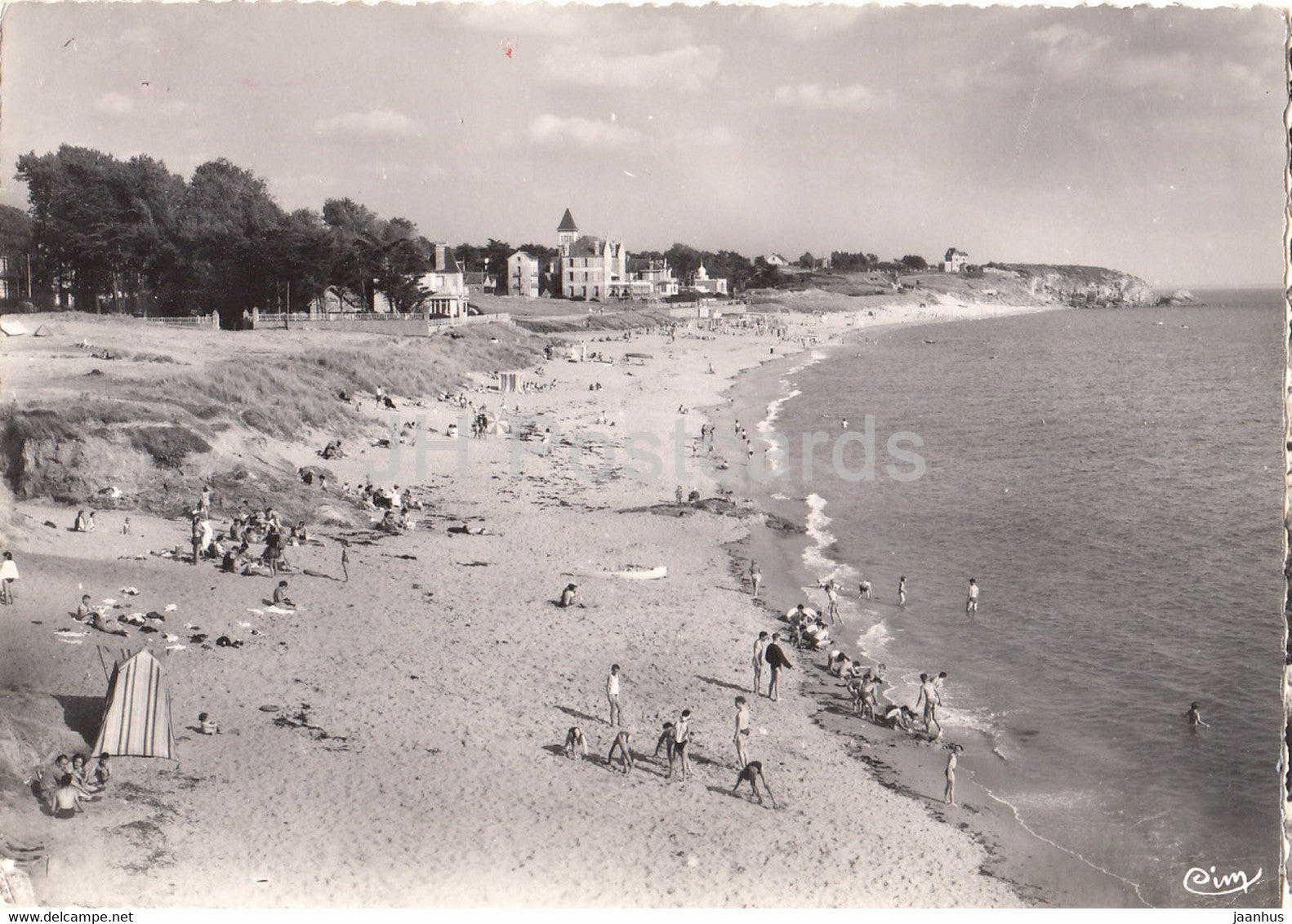 Ste Marguerite Plage - La Plage - beach - France - used - JH Postcards