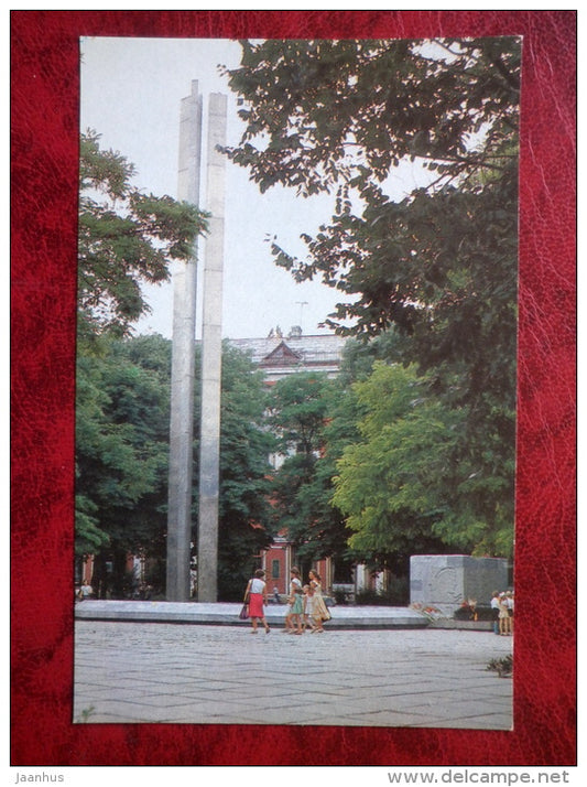Monument to fallen soldiers in Feodosia - Feodosiya - Ukraine - USSR - unused - JH Postcards
