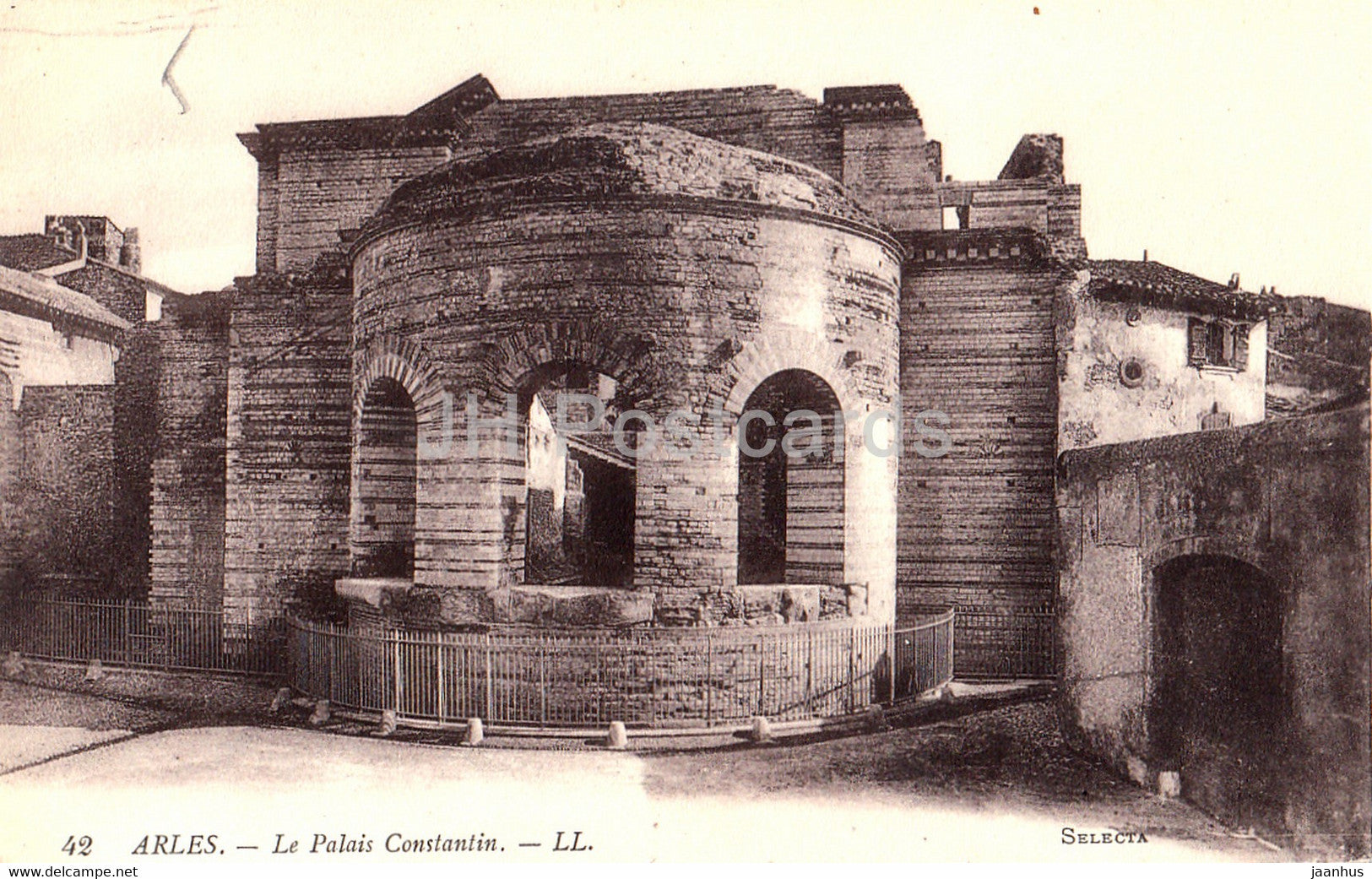 Arles - Le Palais Constantin - 42 - old postcard - France - unused - JH Postcards