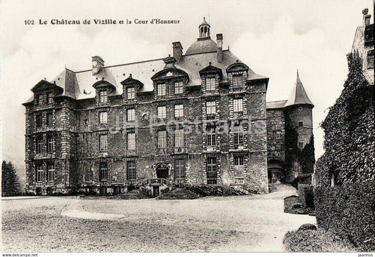 Le Chateau de Vizille et la Cour d'Honneur - castle - 102 - old postcard - France - unused - JH Postcards