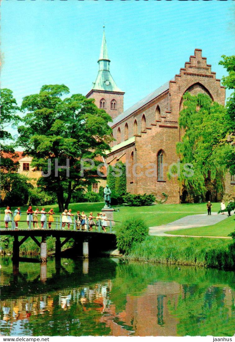 Odense - Eventyrhaven og Sct Knuds Kirke - H C Andersen Garden - St Knud's church - 4/4 - Denmark - unused - JH Postcards