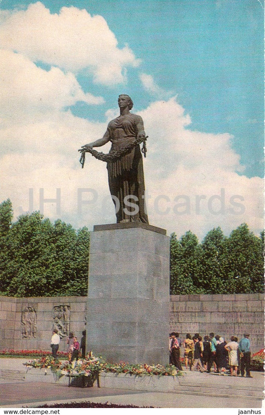 Leningrad - St. Petersburg - Piskariovskoye Memorial Cemetery - Statue of Motherland - 1974 - Russia USSR - unused - JH Postcards