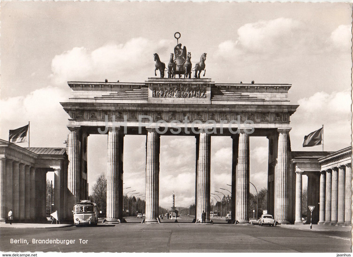 Berlin - Das Branderburger Tor - bus - 1963 - Germany - used - JH Postcards