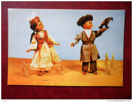 dolls in Kazakh folk costumes - hawk - 1967 - Russia USSR - unused - JH Postcards