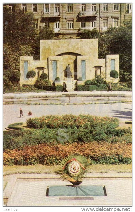 the Eternal Flame in the 26 Baku Comissars Garden - Baku - 1967 - Azerbaijan USSR - unused - JH Postcards