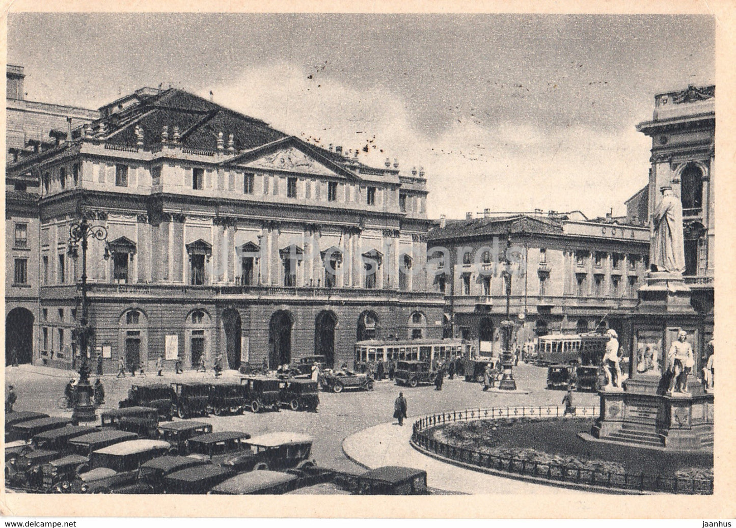 Milano - Milan - Piazza del Teatro alla Scala e Mon a Leonardo da Vinci - tram - car 1949 - old postcard - Italy - used - JH Postcards