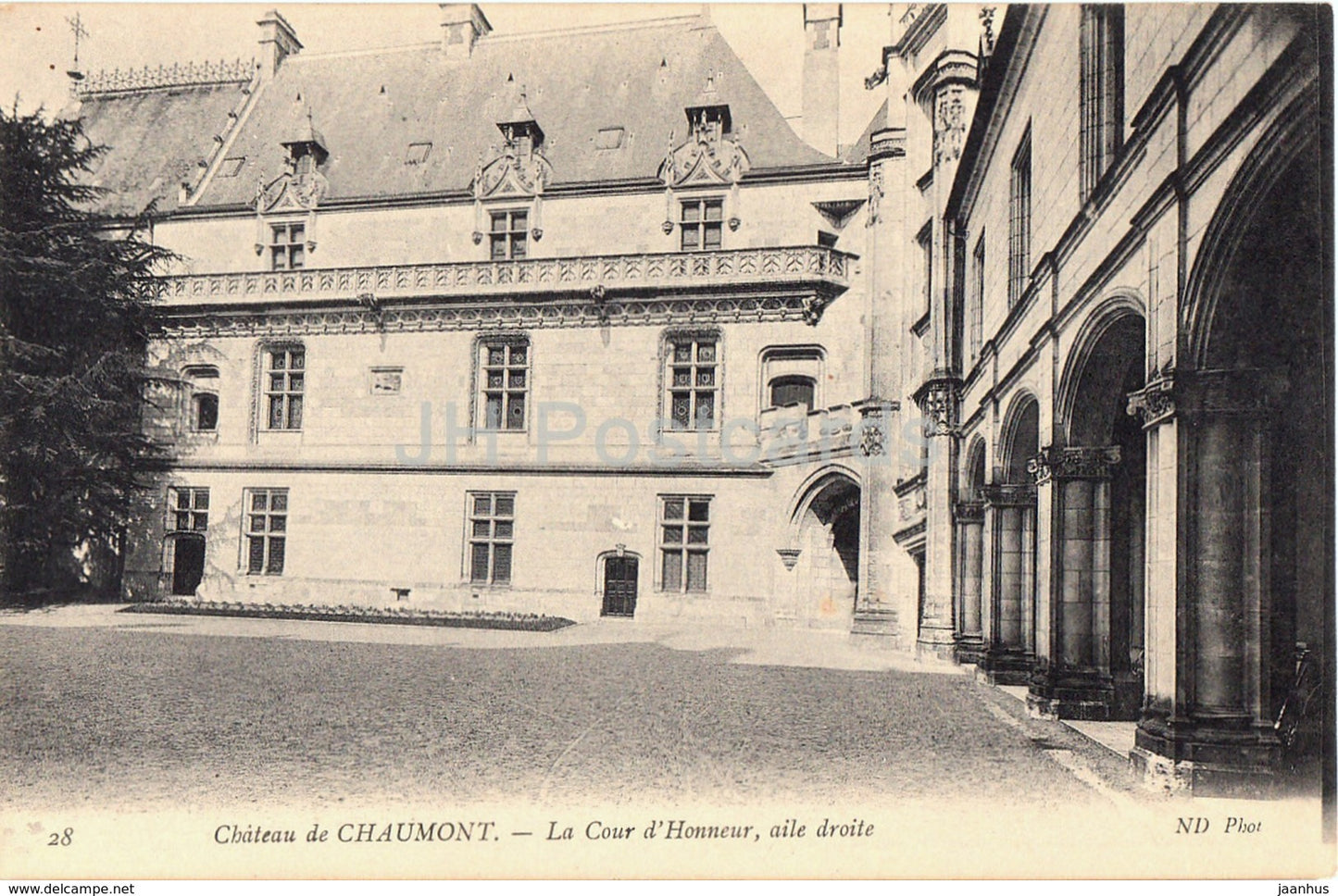 Chateau de Chaumont - La Cour d'Honneur - aile droite - 28 - castle - old postcard - France - unused
