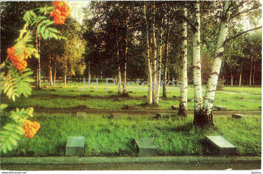 Leningrad - St Petersburg - Piskaryovskoye Memorial Cemetery - Graves of soldiers - 1976 - Russia USSR - unused - JH Postcards