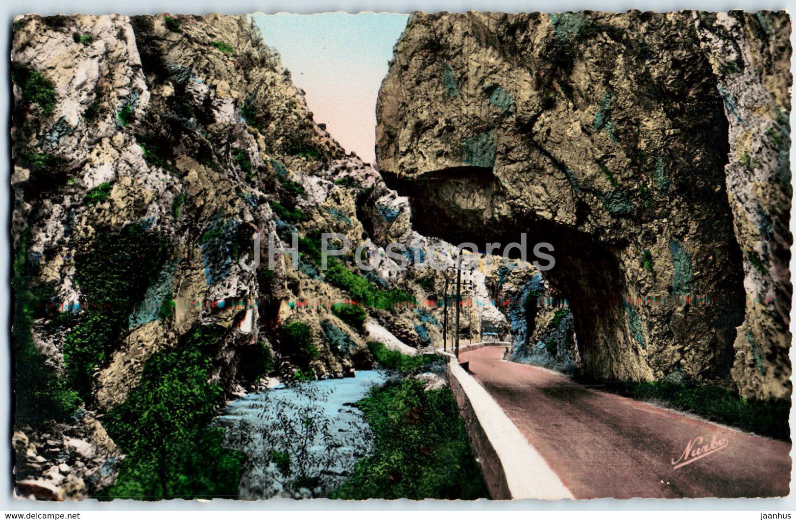 Le Defile de la Pierre - Les Rochers surplombant la route - 10 - old postcard - France - unused - JH Postcards