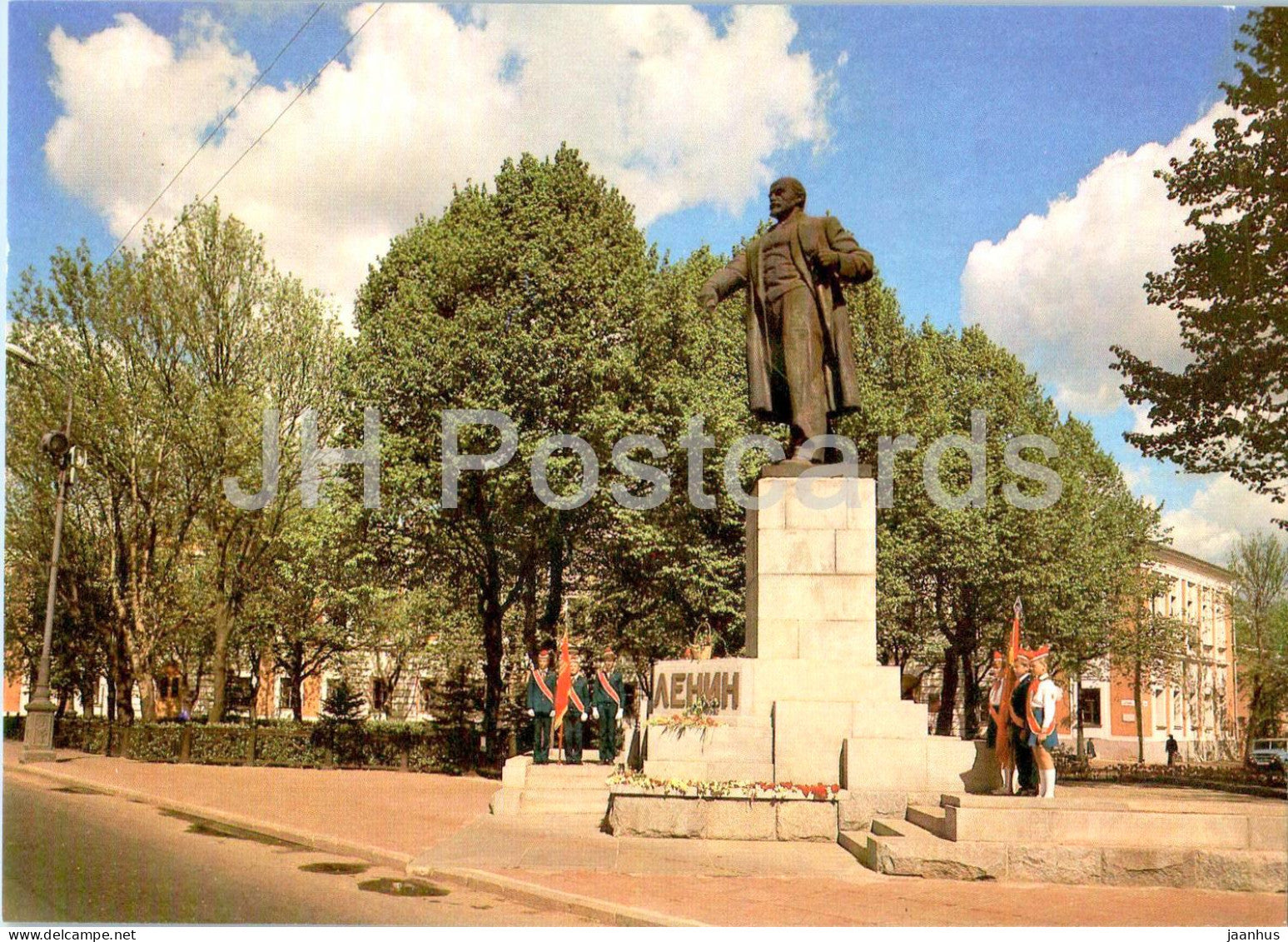 Tver - Kalinin - monument to Lenin - pioneers - 1987 - Russia USSR - unused - JH Postcards