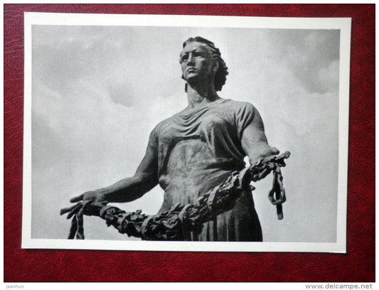 statue of Motherland - Piskaryovskoye Memorial Cemetery - Leningrad  - 1966 - Russia USSR - unused - JH Postcards