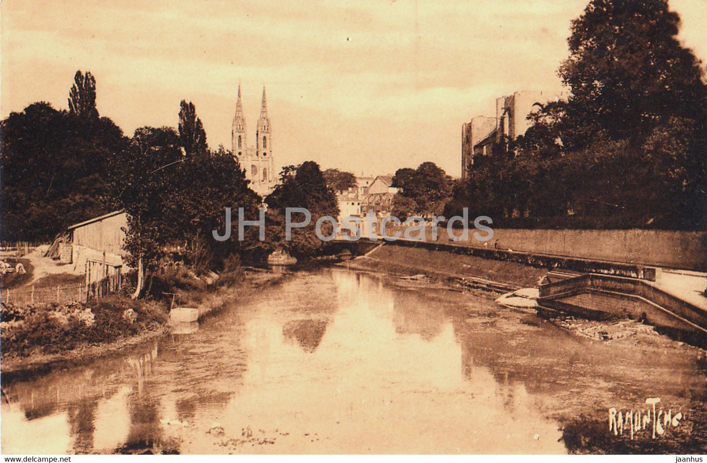 Niort - La Sevre Niortaise vers le vieux Donjon et l'Eglise Saint Andre - old postcard - France - used - JH Postcards
