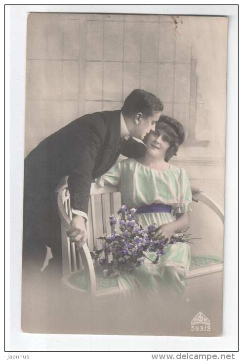 man and woman - flowers - couple - PTR 593/3 - old postcard - circulated in Estonia - used - JH Postcards