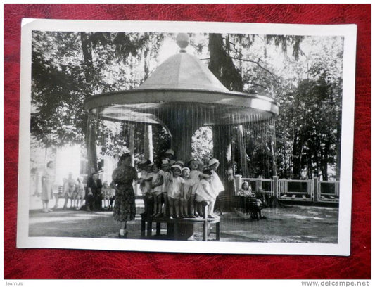 Petrodvorets - Umbrella fountain - 1952 - Russia - USSR - unused - JH Postcards