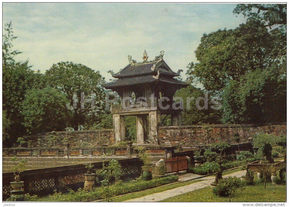 The Temple of Literature - Hanoi - old postcard - Vietnam - unused - JH Postcards