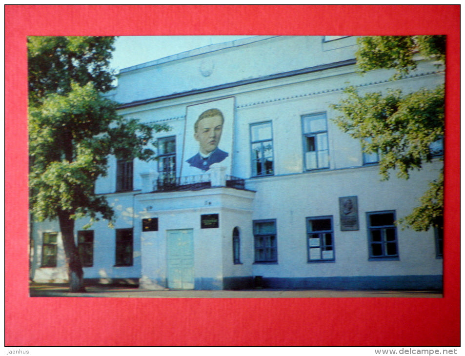 The former Gymnasium where Lenin studied . Lenin Secondary School - Ulyanovsk - Simbirsk - 1972 - Russia USSR - unused - JH Postcards
