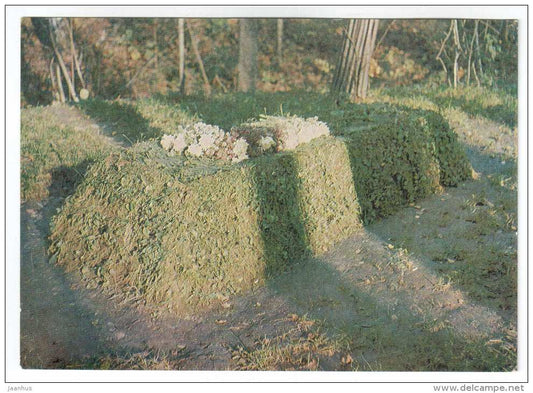 Tolstoy's grave - Leo Tolstoy - Yasnaya Polyana Manor - 1968 - Russia USSR - unused - JH Postcards