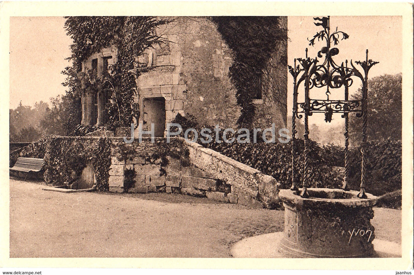 Chateau de Chenonceaux - Le Puits - 10 - castle - old postcard - France - unused - JH Postcards