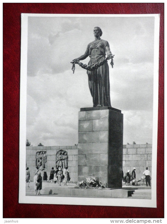 statue of Motherland 1 - Piskaryovskoye Memorial Cemetery - Leningrad  - 1966 - Russia USSR - unused - JH Postcards