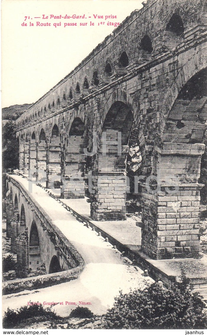 Le Pont du Gard - Vue Prise de la Route qui passe sur le 1er etage - bridge - 71 - old postcard - France - unused - JH Postcards